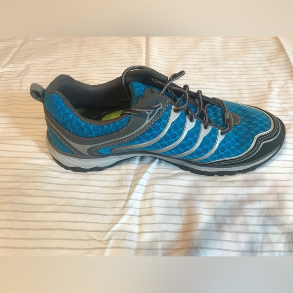 NWOT Eddie Bauer Women’s Hiking Sneaker (Size 10) NEVER WORN! - Picture 4 of 7